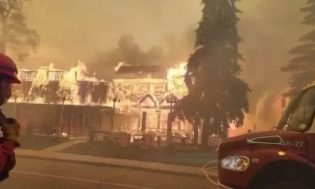Egy kanadai történelmi város fele teljesen leégett egy erdőtűzben